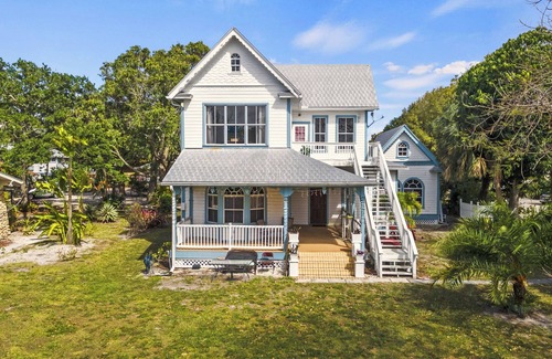 Stuart Apartment | Waterfront Storybook Loft in downtown Stuart