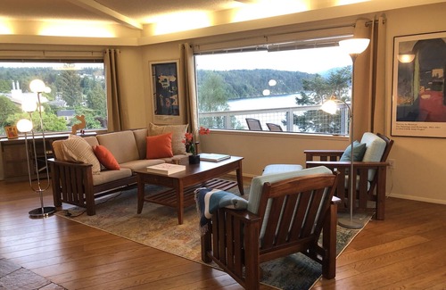 Adelma Beach House | Waterfront, Sunsets and Mountains - we accept pets!