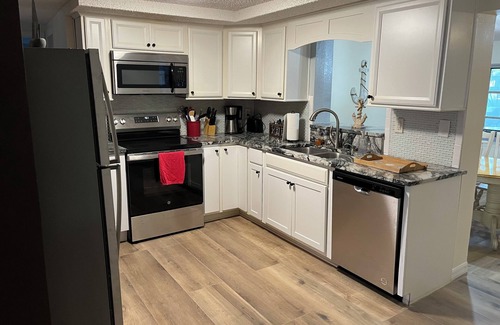 Weeki Wachee Gardens House | Waterfront!Boat Dock,ramp, kayaks, SUP, Easy gulf access, fishing, manatees