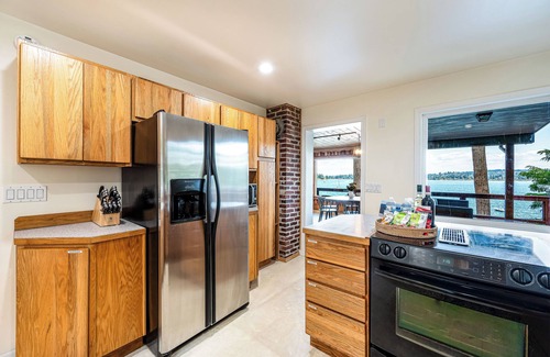 Burley House | Waterfront Vashon Island Home, Beach Access & View