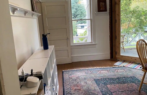 Bainbridge Island House | Waterfront very rustic Farmhouse If you like simple and big space