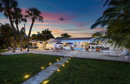 Palm Beach - West Palm Beach House | Waterfront Villa w/Pool Game Room