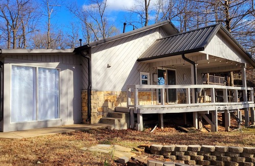 Hoyt House | Waterfront with Sandy Beach on Lake Eufaula