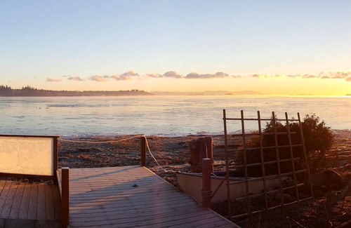 Courtenay House | Waterfront Wonder! Epic private paradise near the center of Courtenay