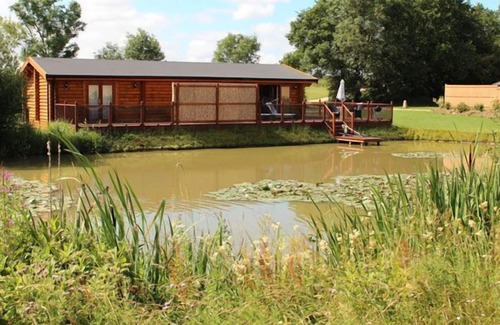 Castle Bytham Cottage | WATERLILY - sleeps 2 guests in 1 bedroom