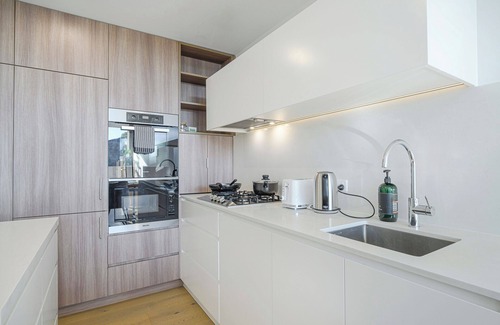 Zetland Apartment | Waterloo 1Br town close to Train/Shopping/Hospital