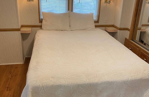 Nettles Island House | WATERS EDGE ESCAPE! n