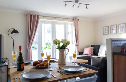 Chester Apartment | Waters Edge