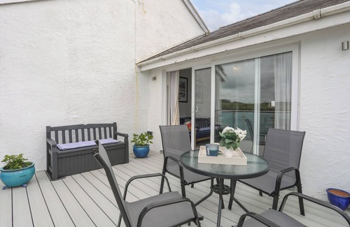 Y Felinheli House | WATERS EDGE (YMYL Y DWR), family friendly in Y Felinheli
