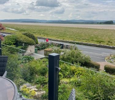 Milnthorpe House | Watersedge Retreat, views, sunsets, dogs welcome