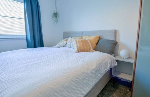 Vauxhall Apartment | Waterside Apartment FREE parking