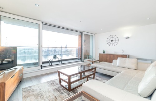 Docklands Apartment | Waterside Bliss Apart | ExCeL Centre | O2 Arena