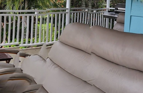 Brisbane Waterfront House | Waterside Caribbean vibe 3 brm Macleay Island bungalow on beautiful Moreton Bay