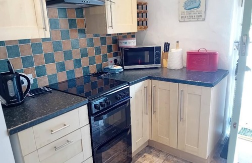 Chysauster Cottage | Waterside Cottage, rural St Ives, 7 minutes to the nearest beach