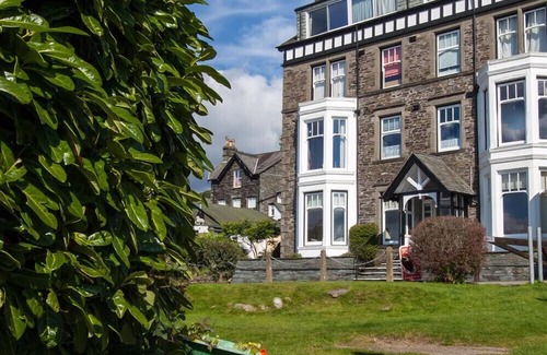 Waterhead Cottage | WATERSIDE, pet friendly, with a garden in Ambleside