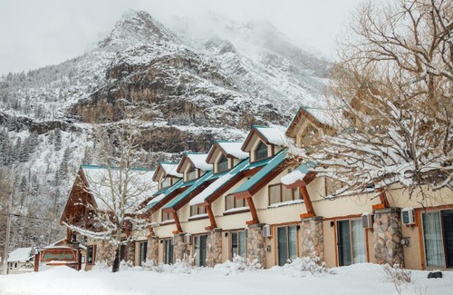 Waterton Park Hotel | Waterton Glacier Suites