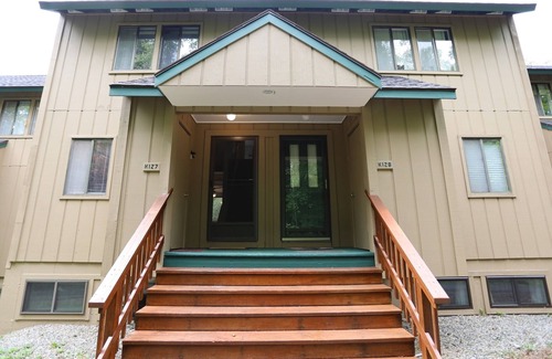 Waterville Valley Condo | Waterville Valley Vacation Rental Condo with shared pool (WHK127V)