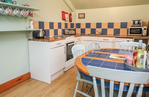 Rhydcymerau Cottage | WAUN FFOREST, pet friendly, character holiday cottage in Llansawel