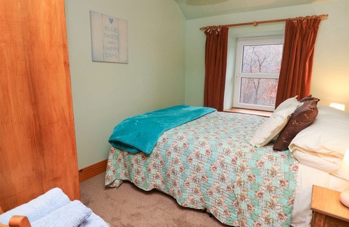 Rhydcymerau Cottage | WAUN FFOREST, pet friendly, character holiday cottage in Llansawel