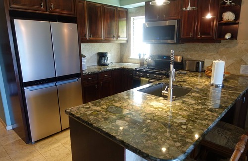Ualapue Condo | Wavecrest 2 bdr beautiful ocean view ground level unit with Washer-Dryer.