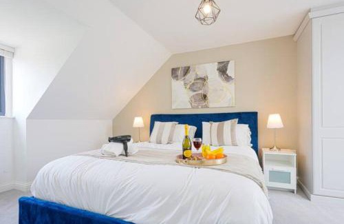 Wavendon House | Wavendon Retreat - Sleeps 6 - Driveway Parking, Self-Check-In, Fast Wifi and Smart TV by YOKO PROPERTY