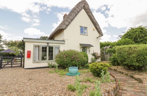 Weybread Cottage | WAVENEY COTTAGE, pet friendly, character holiday cottage in Harleston
