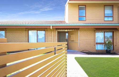 Point Lonsdale House | Waves- A minutes walk to beach, sleeps 6