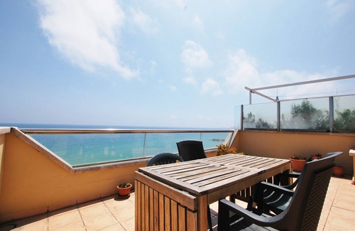 Montgat Apartment | Waves and sky near Barcelona