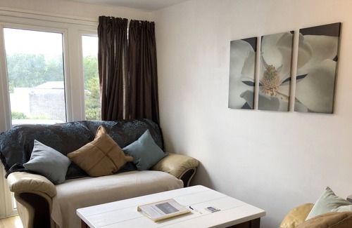 Pembroke Ski Chalet | Waves Chalet, holiday home