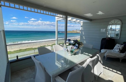 Warilla House | Waves @ Warilla Beach