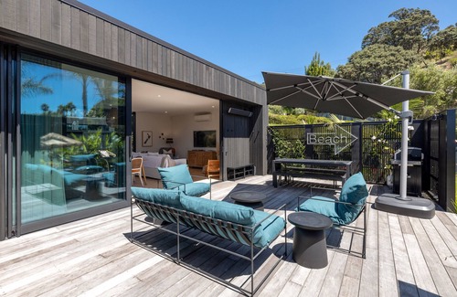 Onetangi House | WAVESONG | Coast & Country |