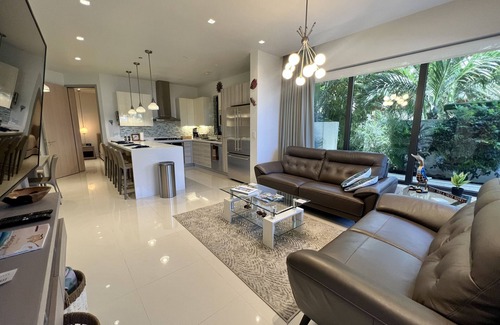Boroncana Apartment | Waykiri Unit C-02 Luxurious New Apartment, Noord