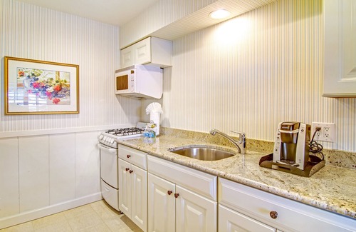 Golden Rectangle Hotel | Wayside Inn