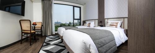 Bang Phlat Hotel | WE HOTEL RIVERFRONT