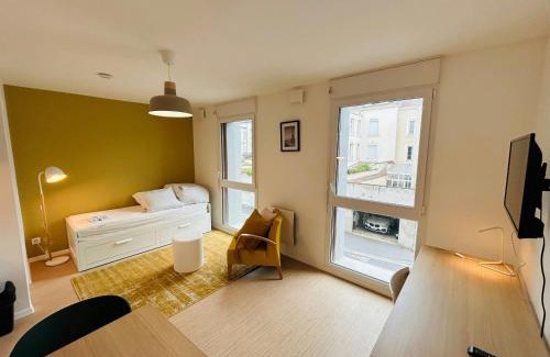 Barbatre Apartment | We Live In R - Suite 202