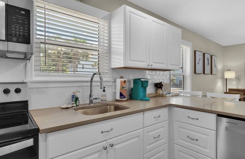 Seagrove Beach Condo | We ❤️ Snowbirds ~ Nov-Feb Low Monthly Rates ~ Heated Pool & Tennis Pickleball