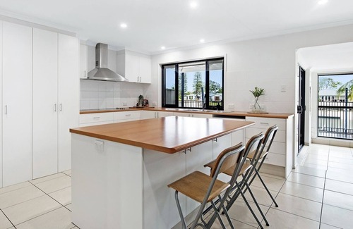 Mermaid Waters House | Weatherly Waters (Pet Friendly)