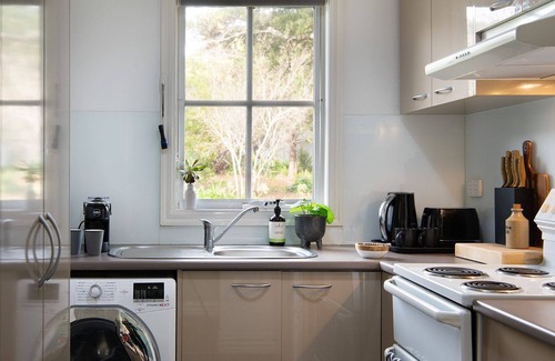 Hepburn Springs Apartment | Websters-Spa bath, gas log fire set amongst native bush land