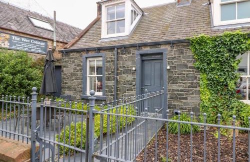 Moffat House | Wee Cottage