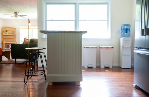 Alexandria House | Weekend getaway with Hot Tub, pet friendly. 30 mins from Columbus.