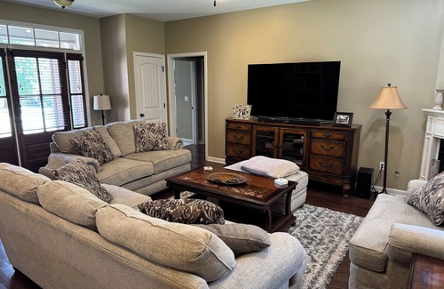 Oxford House | Weekend Rental for Ole Miss Football/Baseball, Graduation, Double Decker & More!