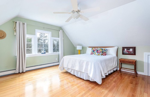 Sandwich House | WEEKEND RENTALS IN JULY AVAILABLE Stunning 5Bd House w/Heated Salt Water Pool with Hot Tub & Outdoor Kitchen Area