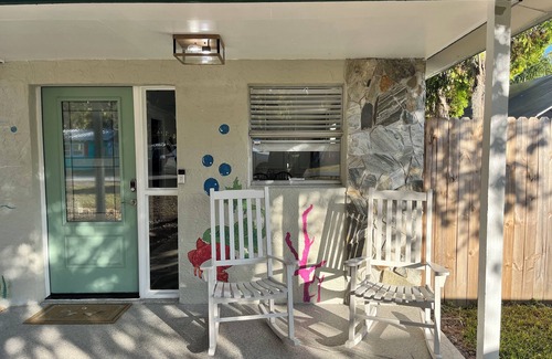 Weeki Wachee Gardens House | Weeki Wachee River deep canal 3BR Tranquil Riverside Escape ~ Hot Tub & Fire pit
