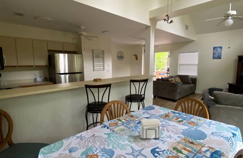 Weeki Wachee Gardens House | Weeki Wachee river ! REAL FLORIDA! Read OUR 5 STAR REVIEWS