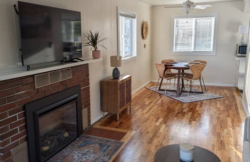 Erlands Point-Kitsap Lake House | Weekly and Monthly Discounts! Whole Home With Beach Access.