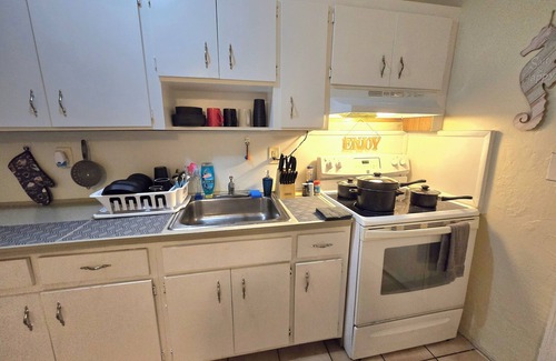 West Little River Bed & Breakfast | Weekly and monthly specials available! Female Only!