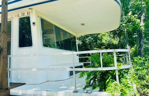 Wappapello Boat Rental | Welcome aboard The Katmandu at Wappapello Lake