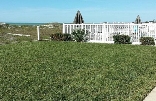 Independence Square Condo | Welcome Back! Popular Beachfront Condo w/Pool & Beach Gear Provided, Unit 406