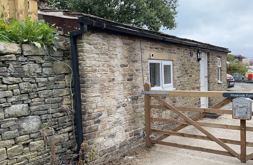 Hollingworth Apartment | Welcome to the Den at Moorside