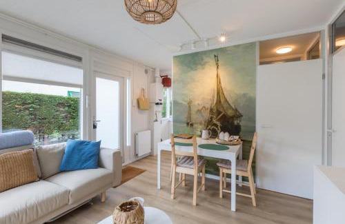 Zoutelande House | Welcome in - Vakantiewoning Noordendolfer 2-49, Tuin met zonnig terras, fietsenstalling, parkeerplaats, dichtbij zee en strand